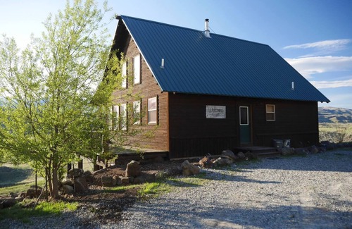 Emigrant Cabin | Elk Cabin: Epic Views of the Yellowstone River