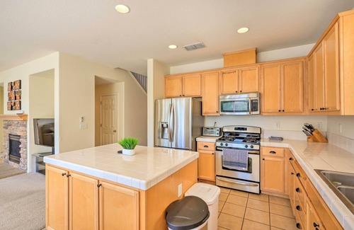 Elk Grove House | Elk Grove House w/Grill ~ 3 Mi to Old Town!