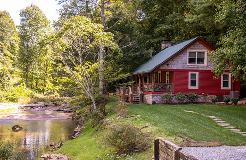 Elk Park House | Elk River Fish Lodge Private Riverfront Paradise on Trophy Trout Water Eagles Nest Access