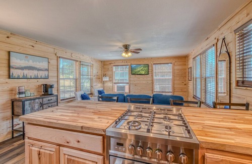 Alto Apartment | Elk Run Lodge | Spacious Cabin | Newly Renovated