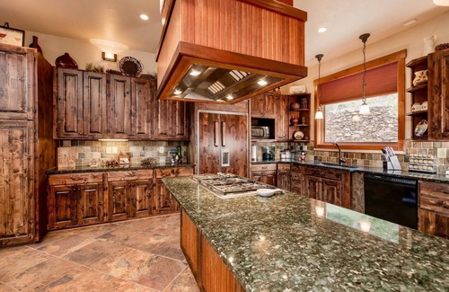 Windcliff Estates House | Elk Summit Vacation Home at Windcliff by RedAwning