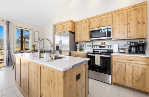 Noel House | Elk View-Access Elk River-Rural Acreage-Huge Patio