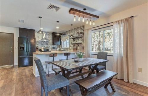 Pine Cabin | Elkchanted Inn Pine: Fully Fenced Backyard, Spacious Cabin in Woods w/King Bed