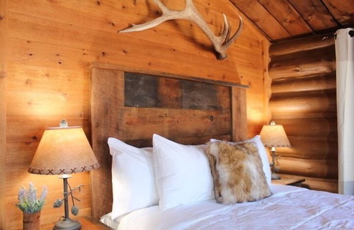 West Yellowstone Hotel | Elkhorn Cabins And Inn