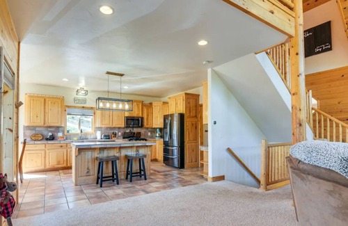 Long Valley Junction Cabin | Elkridge Cabin Trailer Parking And Dog Run