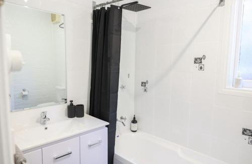 Wagga Wagga House | Ellamatta House Simmons St Central Wagga