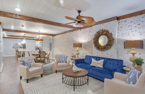 Galena Apartment | Elle & Beck's Second Floor Suite nOverlooking Historic Main Street In Galena, IL