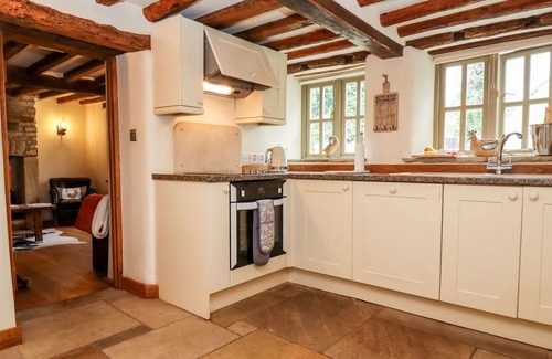 Burford House | ELLEN COTTAGE, pet friendly, character holiday cottage in Burford