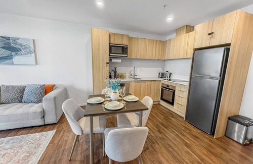 Greenlane - Ellerslie Apartment | Ellerslie Sanctuary | Luxury Apt & Great Amenities