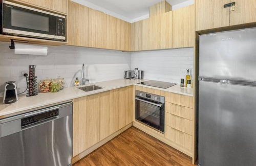 Greenlane - Ellerslie Apartment | Ellerslie Sanctuary | Luxury Apt & Great Amenities
