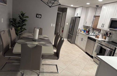 Coral Heights House | Elle’s Place. Nice, Quiet and Cozy.