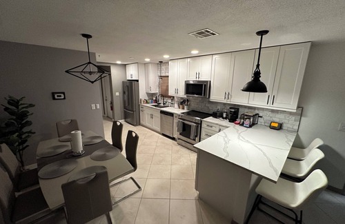 Coral Heights House | Elle’s Place. Nice, Quiet and Cozy.