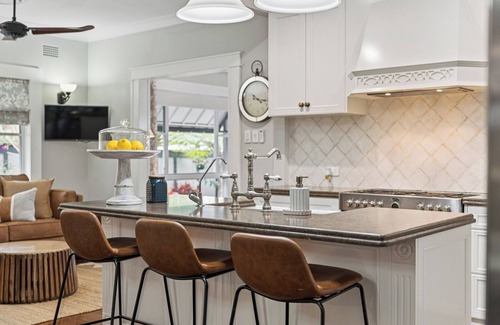 Coffs Harbour House | Ellie's Grand Escape - Sleeps 10, Pool, Spa, Amazing!