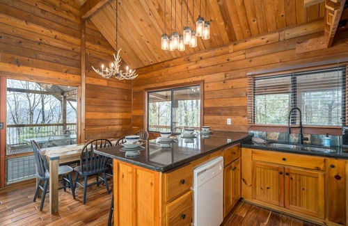 Walnut Mountain Cabin | Ellijay Mountain View Retreat|Fireplace|Patio|Mountain Top|Hot Tub|Game room
