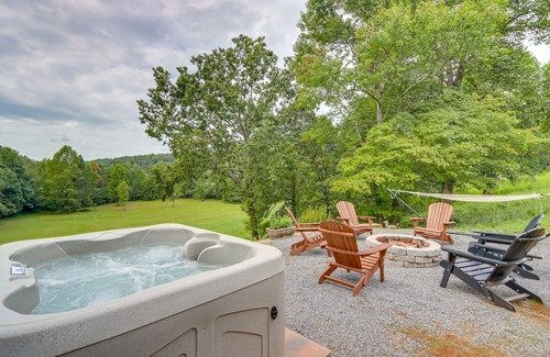 Ellijay House | Ellijay Vacation Home w/Hot Tub & Game Room!