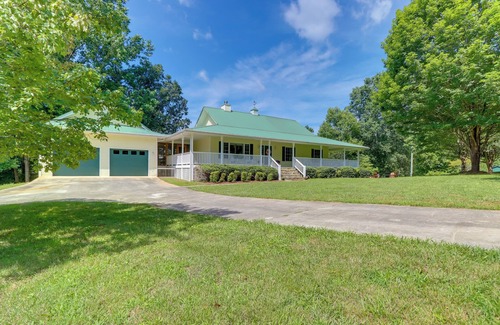 Ellijay House | Ellijay Vacation Home w/Hot Tub & Game Room!