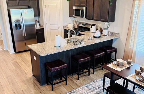 Elgin House | Ellington Escape - Modern Home, Cabana & Pool