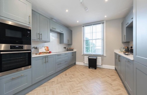 Cheltenham Apartment | Elliot Oliver - Laverham House - Stunning 6 Bedroom Regency House With Parking