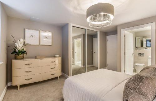 Montpellier Apartment | Elliot Oliver - Luxury 2 Bedroom, 2 Bathroom Apt with Parking