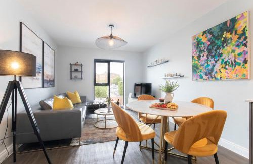 Gloucester Apartment | Elliot Oliver - Stylish 2 Bedroom Apartment With Parking In The Docks