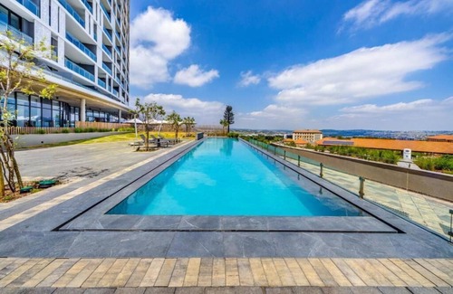 Greater Johannesburg Metropolitan Area Apartment | Ellipse Luxury Ground Floor Sunset Retreat