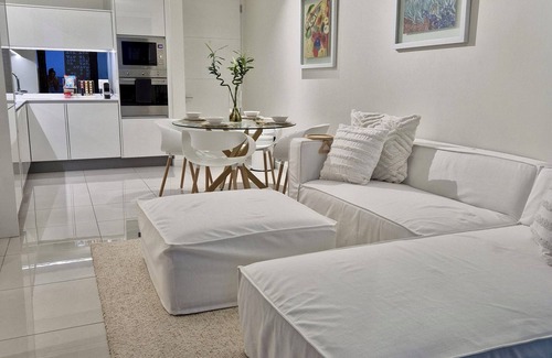 Greater Johannesburg Metropolitan Area Apartment | Ellipse Oasis a Luxury Japanese Inspired Stay in Upmarket Apartment in Waterfall
