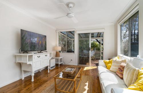 Orange House | Elm Tree Cottage - Cosy Home Close to Cook Park