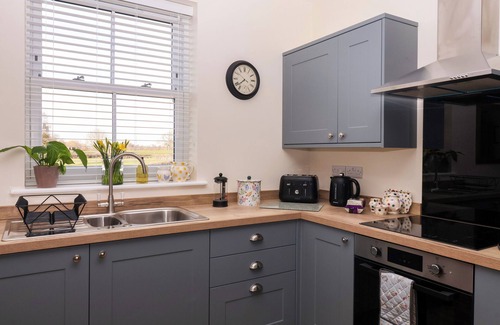 Thirsk Cottage | ELM TREE COTTAGE, romantic, with a garden in Dalton Near Thirsk