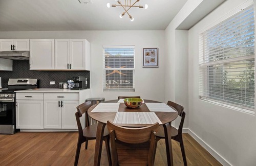 Oak Cliff House | Elmwood Escape/Cozy Modern 3BD