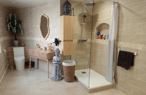 Les Patis Bed & Breakfast | Elohan House