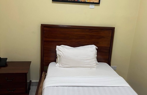 Lusaka Cabin | ELON MOREH LODGE