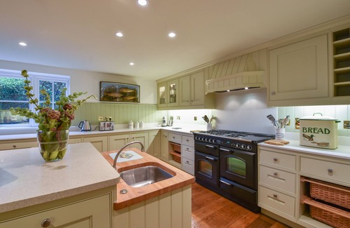 Newton Ferrers Cottage | ELPHINSTONE, with a garden in Newton Ferrers