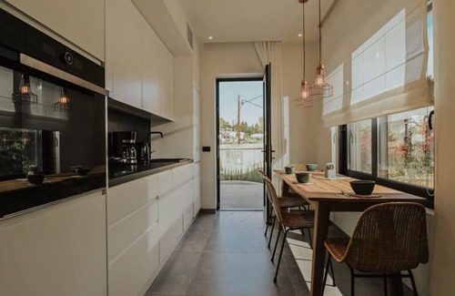 Aktio-Vonitsa Apartment | Elsa Modern Apartments. 2 Bed with Jacuzzi Apt 3