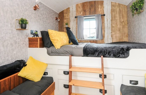 Saint Gennys Cottage | ELSIE'S HUT, romantic, with a garden in Wainhouse Corner