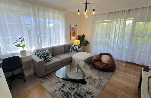 Elsternwick Apartment | Elsternwick easy living - 2 bedroom sleeping 4