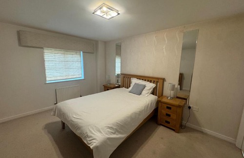 Lychpit House | Elvetham Nest Guesthouse, Basingstoke