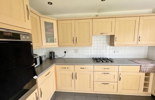 Lychpit House | Elvetham Nest Guesthouse, Basingstoke