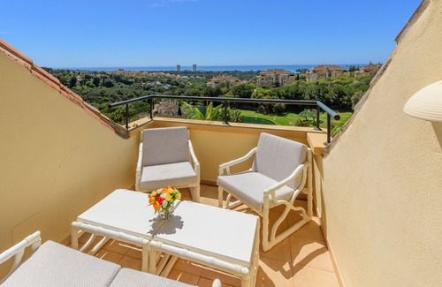Elviria Apartment | Elviria Hills Penthouse – Idyllic Golf & Sea View Oasis in Marbella