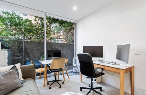 Elwood House | Elwood Beach Retreat by Ready Set Stay