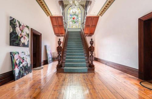 Elwood Apartment | Elwood Manor - A Restored Art-Deco Gem