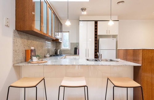 Elwood House | Elwood Sanctuary - walking distance to the beach