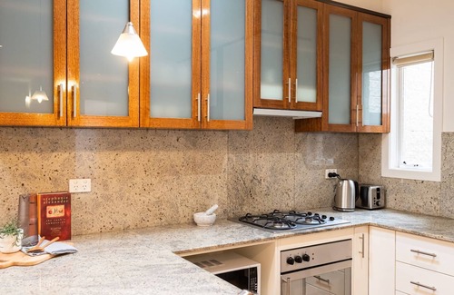Elwood House | Elwood Sanctuary - walking distance to the beach