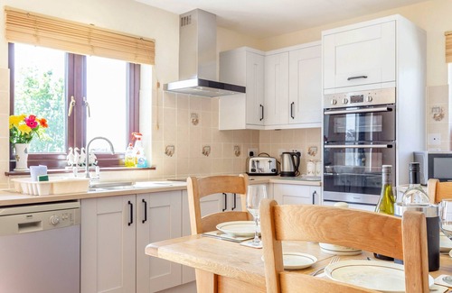Bishops Nympton Cottage | ELWORTHY VIEW, pet friendly, with a garden in South Molton
