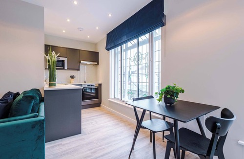 Southport Apartment | Elysée Suites - Spacious Studio in Southport