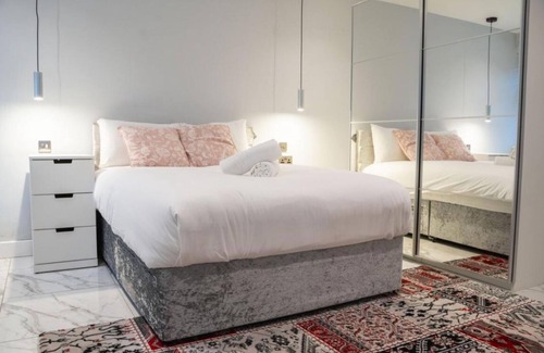 Edgbaston Apartment | Elysium Haven 2 BED 2 BATH SLEEPS 6 Netflix, FREE Parking and POOL TABLE