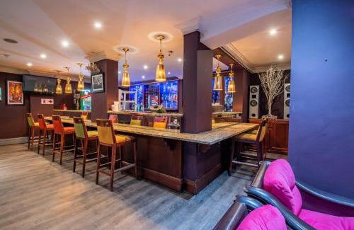 Essenwood Hotel | Emakhosini Hotel On East