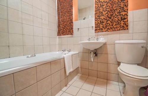 Essenwood Hotel | Emakhosini Hotel On East