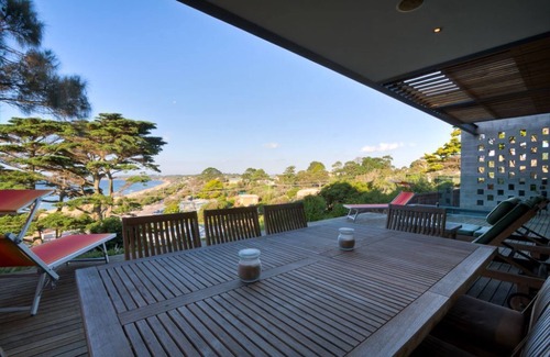 Mount Martha House | Emanjay: Walk to Beach, Million Dollar Bay Views! Mineral Spa