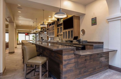 Tulsa Hotel | Embassy Suites by Hilton Tulsa I-44