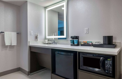 Tulsa Hotel | Embassy Suites by Hilton Tulsa I-44